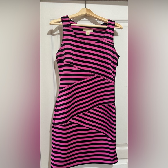MICHAEL KORS BANDAGE STYLE DRESS SLEEVELESS STRIPED FULL SIDE ZIPPER IN SIZE 4 - Picture 8 of 8